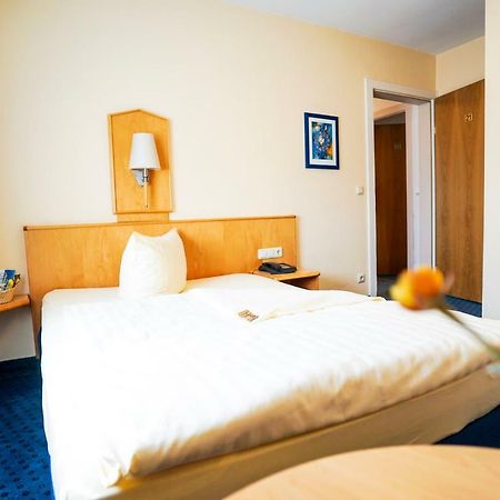 Hotel Sauer Garni นอยอีเซินบวร์ก ภายนอก รูปภาพ
