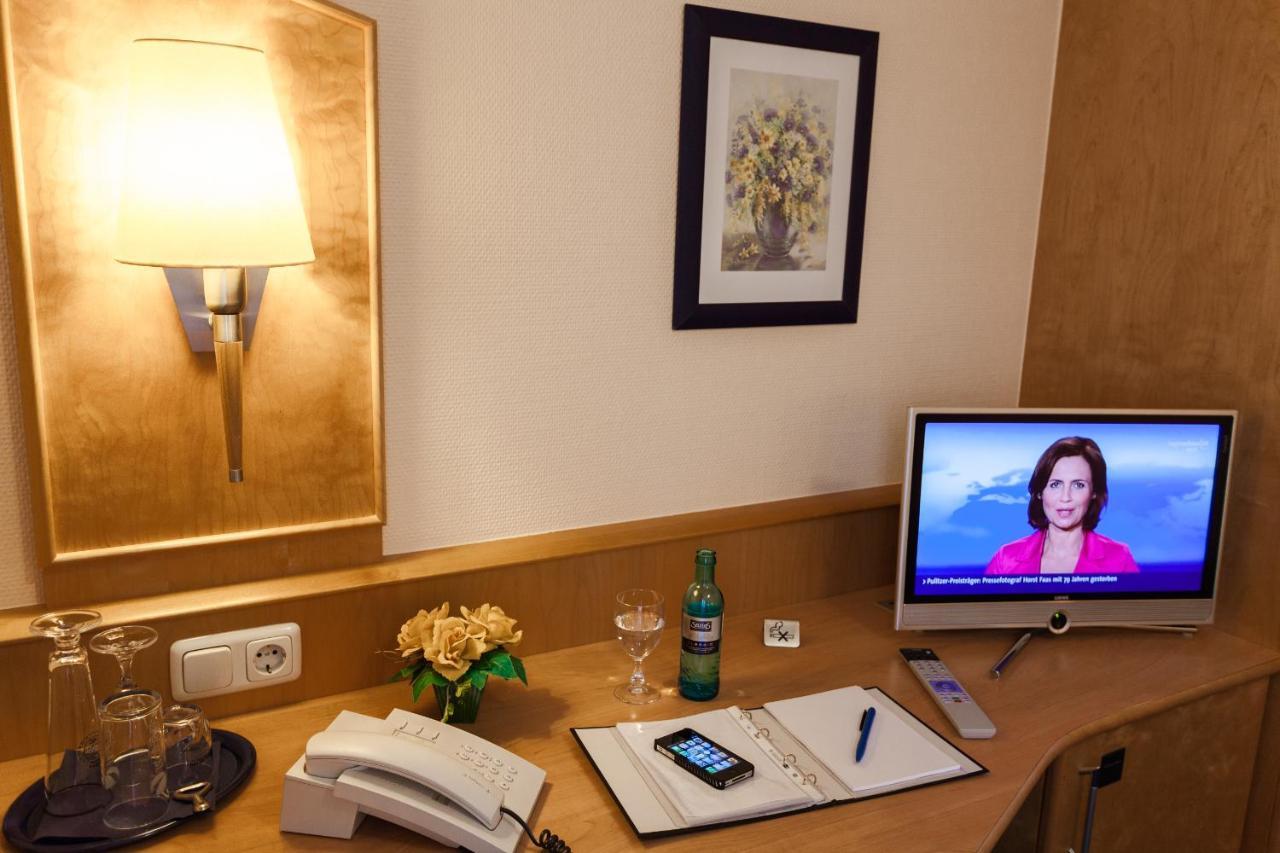 Hotel Sauer Garni นอยอีเซินบวร์ก ภายนอก รูปภาพ