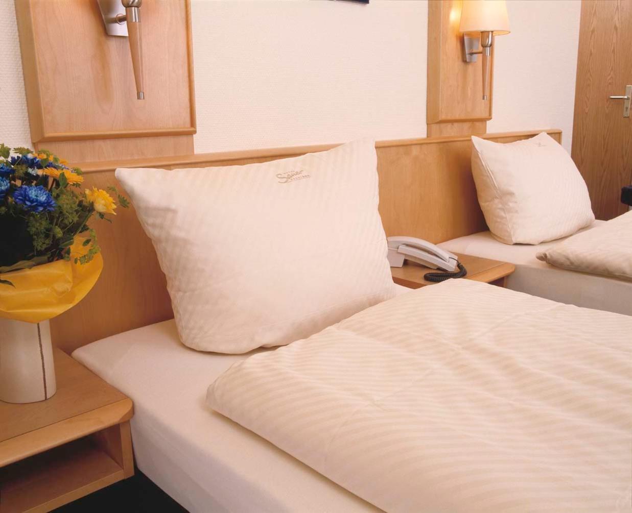 Hotel Sauer Garni นอยอีเซินบวร์ก ภายนอก รูปภาพ