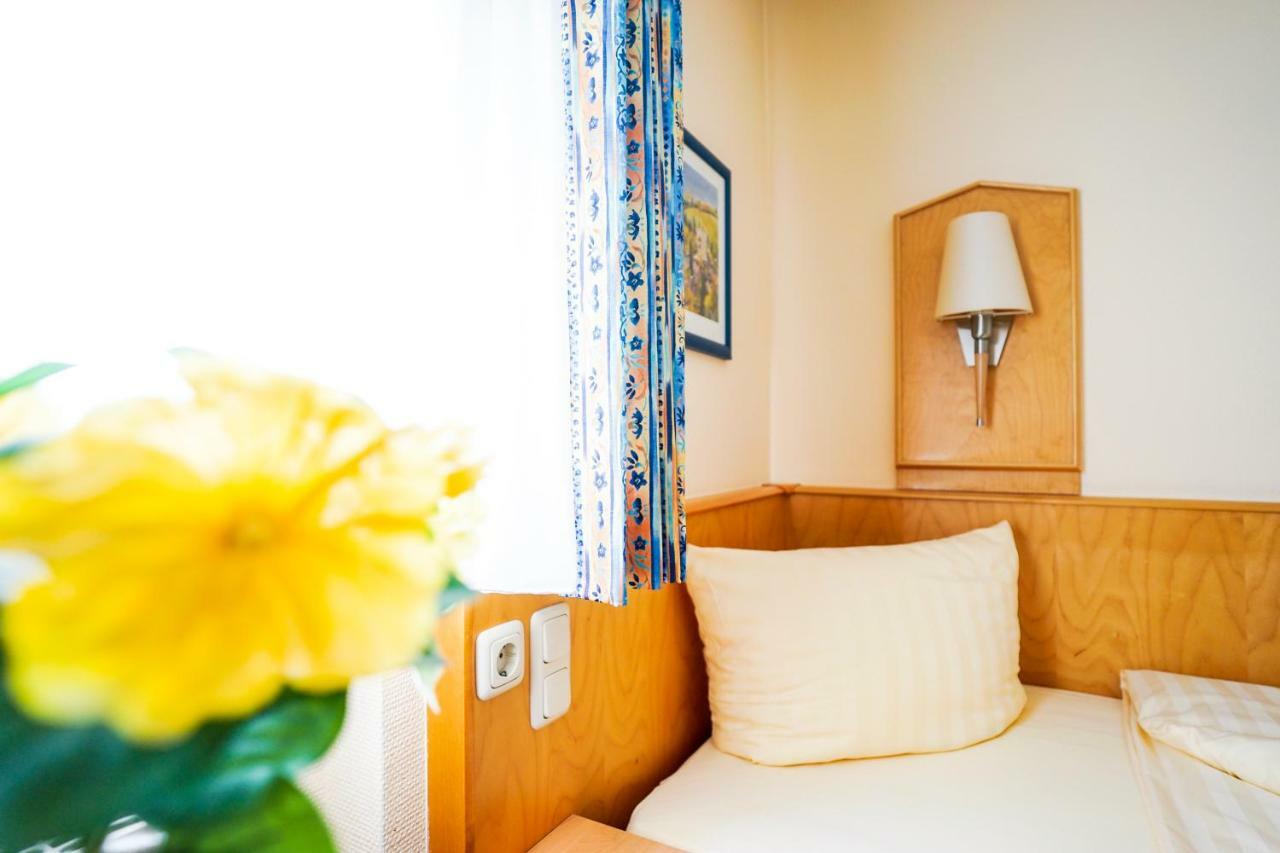 Hotel Sauer Garni นอยอีเซินบวร์ก ภายนอก รูปภาพ