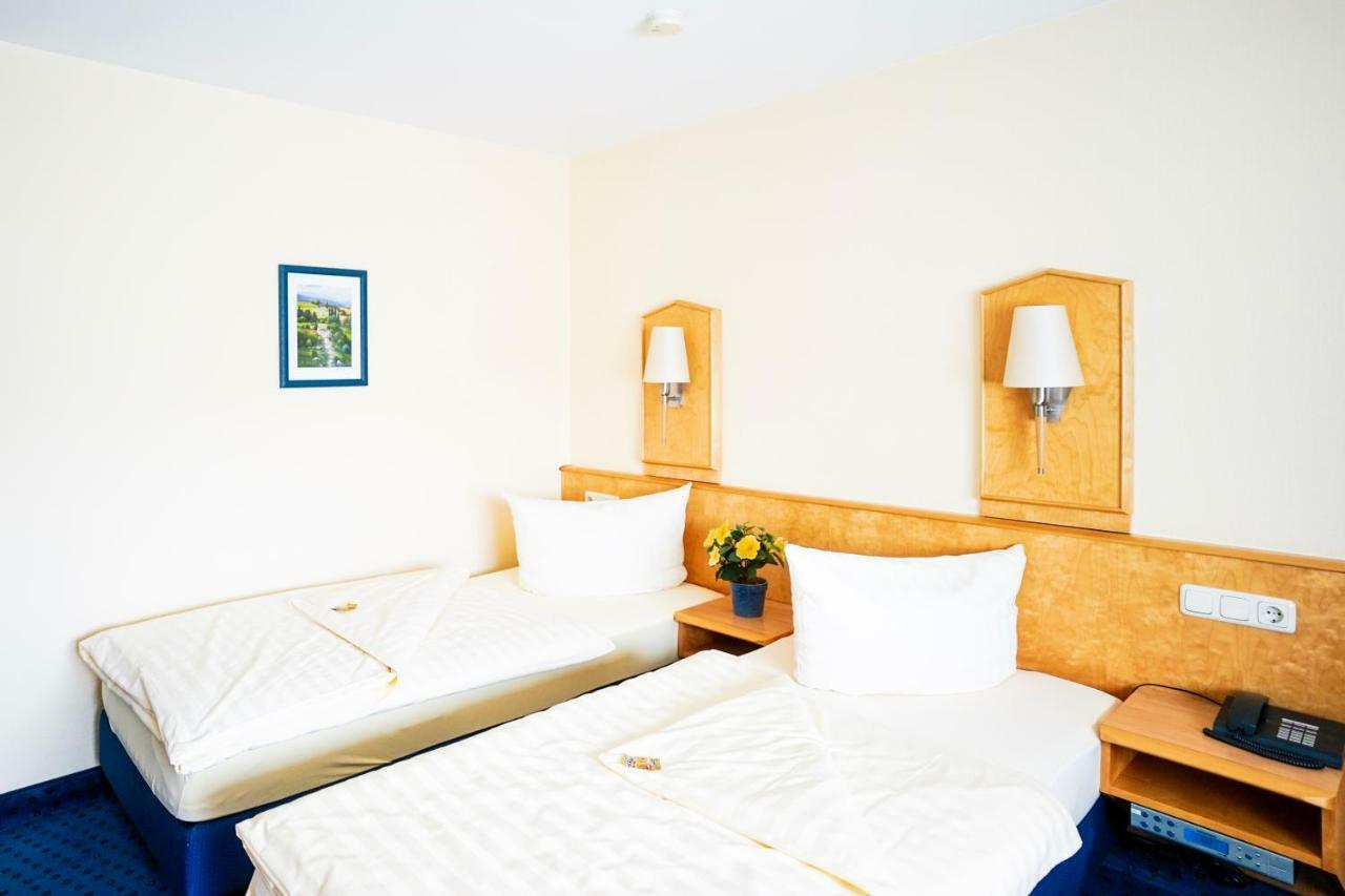 Hotel Sauer Garni นอยอีเซินบวร์ก ภายนอก รูปภาพ