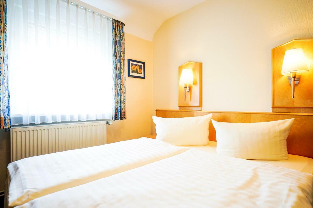 Hotel Sauer Garni นอยอีเซินบวร์ก ภายนอก รูปภาพ