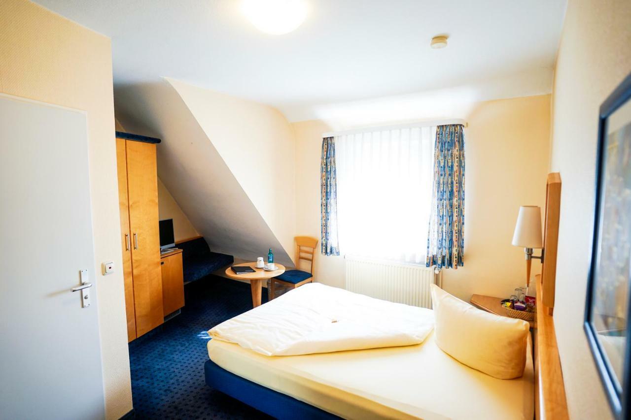 Hotel Sauer Garni นอยอีเซินบวร์ก ภายนอก รูปภาพ